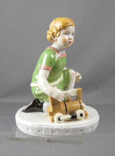 Фигура "Малыш c паровозиком" из серии Oehler-Kinder (Дети Ойлера)